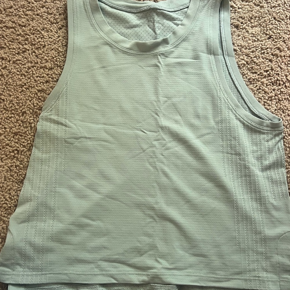 Lululemon size 4 tanktop